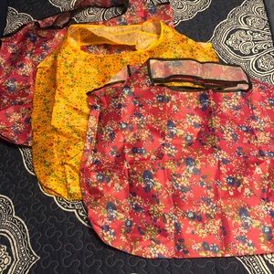 Bundle 3 reusable grocery bags💗 Flower design  21 inches wide 16 inches
